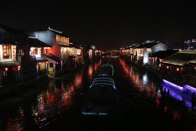山东济南夜景照明工程,楼体楼宇亮化工程,LED发光标识工程,夜景景观照明工程,夜景泛光照明,LED照明,LED发光字工程,亮化工程,LED外露发光字
