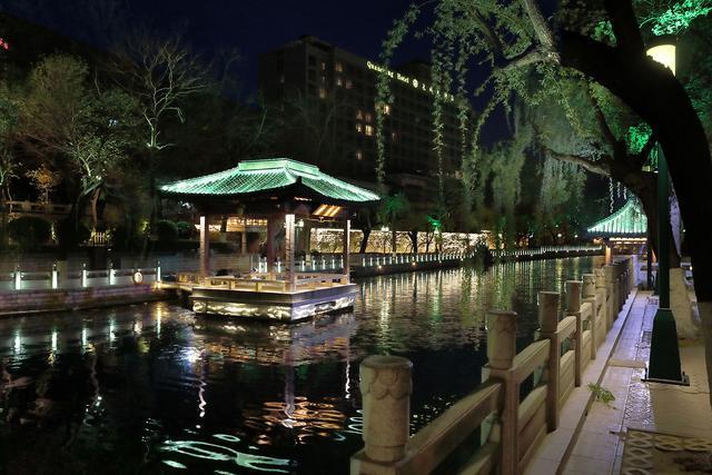 山东济南夜景照明工程,楼体楼宇亮化工程,LED发光标识工程,夜景景观照明工程,夜景泛光照明,LED照明,LED发光字工程,亮化工程,LED外露发光字