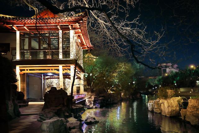 山东济南夜景照明工程,楼体楼宇亮化工程,LED发光标识工程,夜景景观照明工程,夜景泛光照明,LED照明,LED发光字工程,亮化工程,LED外露发光字